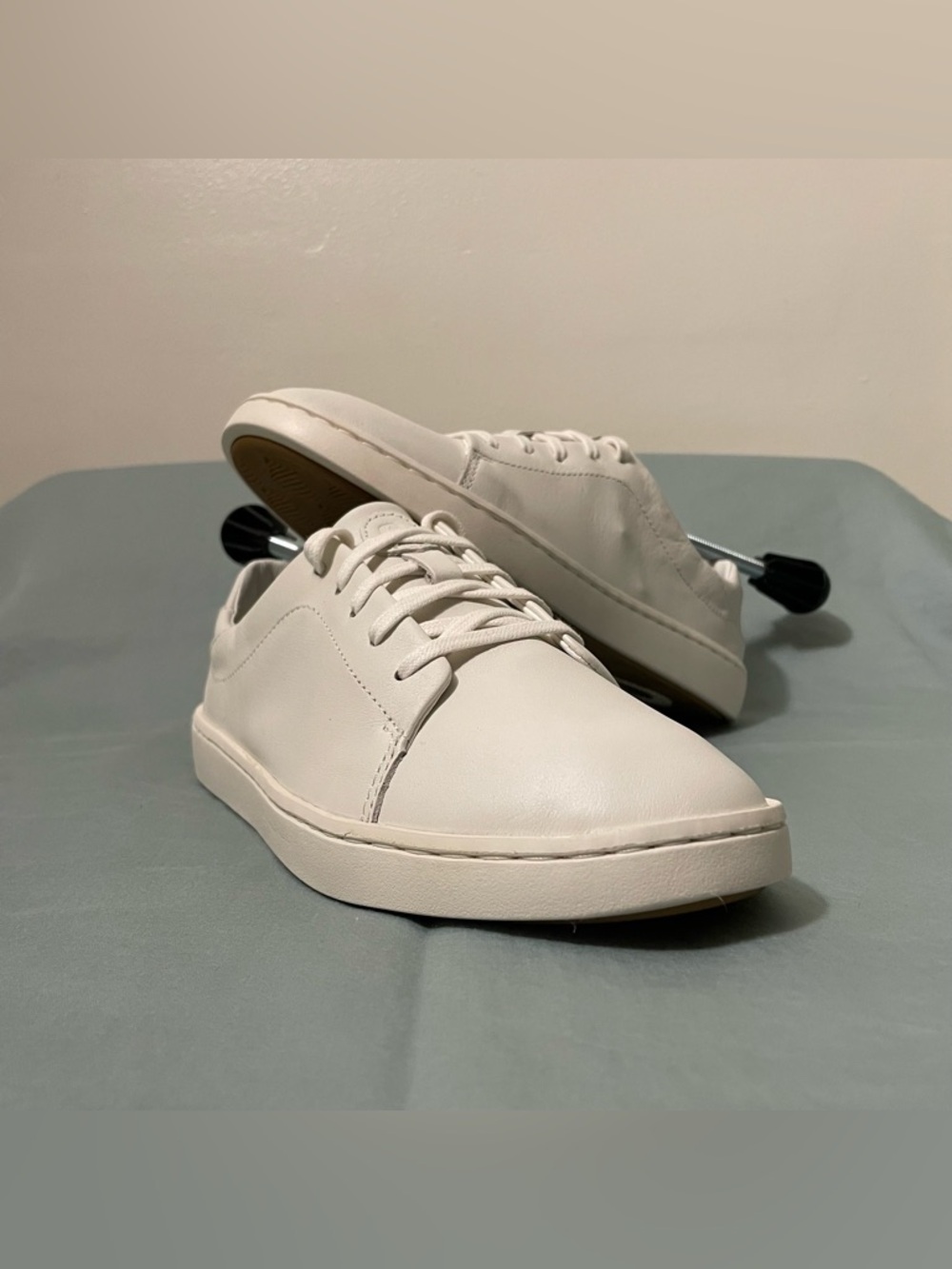 OluKai Pehuea Li Ili Bright White